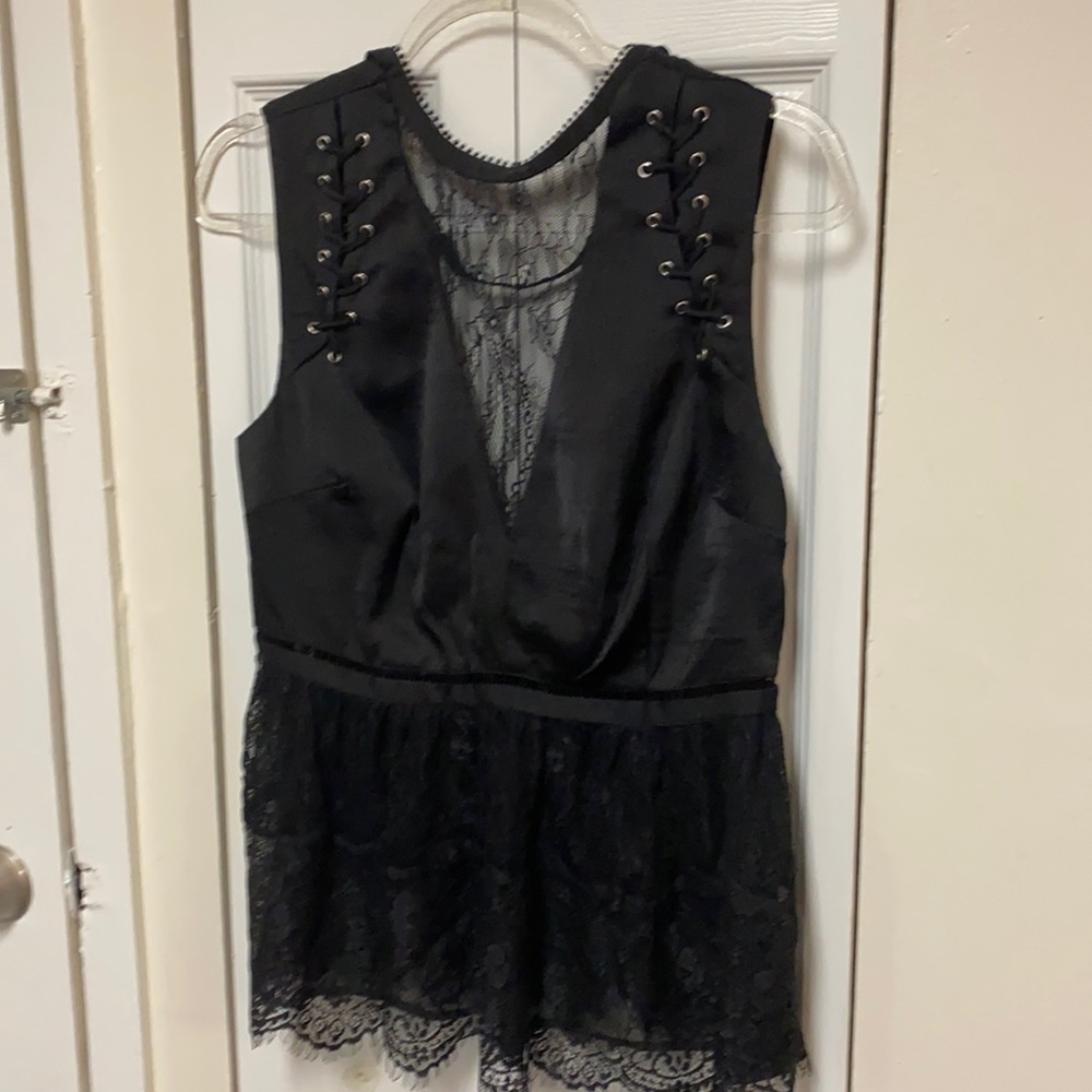 guess black blouse
